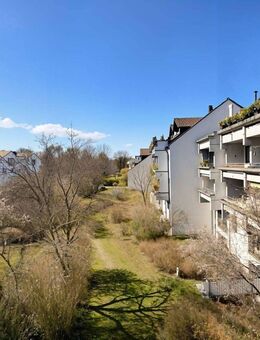 Zentrale 2-Zimmer Dachgeschosswohnung mit Sonnenbalkon und vielseitig nutzbarem Speicherraum - Planegg