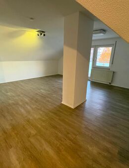 Vermiete Lichtdurchflutete 4 Zimmer DG Wohnung - Wallhausen (Baden-Württemberg)