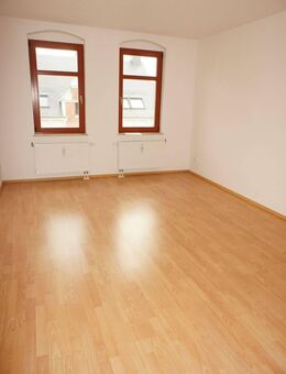 2. OG - Laminat, geräumige Küche mit Balkon - frei ab 1.11.25 - Chemnitz