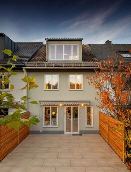 Stillvoll und bezugsbereit: 6-Zimmer-Stadthaus in Gern mit Südgarten und Traumblick - München