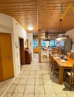 Saniertes großzügiges Einfamilienhaus mit großer Gewerbeeinheit in zentraler Lage Ansbach - Ansbach