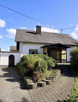 Solides Einfamilienwohnhaus in ruhiger Wohngegend mit Garten und zwei Garagen - Dohr