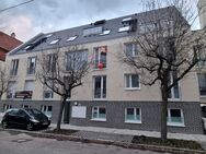 *** Schicke Dachgeschoss-Wohnung, bequem erreichbar mit Aufzug *** - Stuttgart