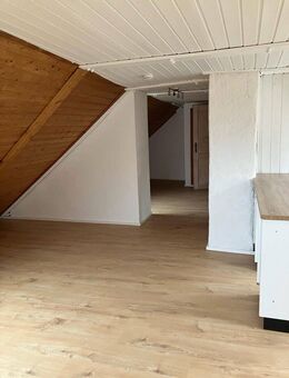 Anlageobjekte: 3 Wohnungen im Zentrum von Vilshofen sowie 5 Wohnungen, 8 Garagen und PV in Aidenbach - Vilshofen (Donau)