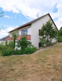 Vielseitiges Einfamilienhaus mit Einliegerwohnung, traumhafter Aussicht und Ausbaupotenzial - Rennertshofen