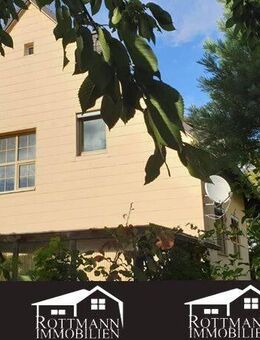 Freistehendes Haus mit Garage und gepflegten Garten - Köditz