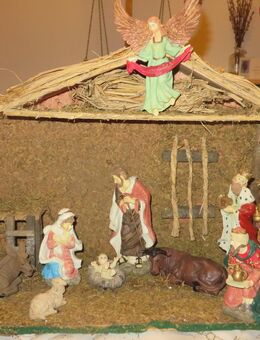 Krippe mit 11 Figuren und Stall - Rosenheim