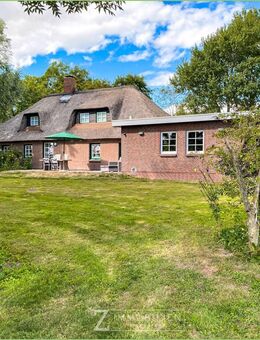 Energetisch modernisiert: Reetdachkate mit Einliegerwohnung** - Katharinenheerd