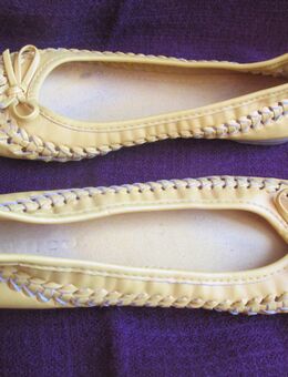 NEU * 50er Jahre * Rockabilly- Style * Leder- Imitat * Schleifen * Ballerinas * Slipper * Schuhe "Amisu" Gr. 37/ 4 * sonnen- gelb * - Riedlingen