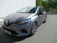 Renault Clio, TCe 90 EQUILIBRE, Jahr 2023 - Riesa