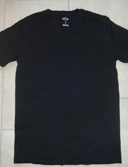 Männer-Basic-T-Shirts mit V-Ausschnitt zu verkaufen *neu* Größe L - Walsrode