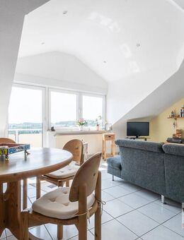 WOHLGEFÜHL - helle Dachgeschosswohnung mit Balkon und Einbauküche in Friedrichsthal! - Friedrichsthal (Saarland)