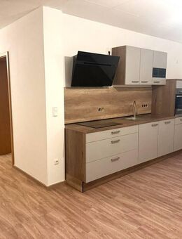 Neu renovierte 3-Zimmer-Wohnung mit großem Balkon und Einbauküche! - Schönberg (Regierungsbezirk Niederbayern)