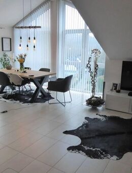 Helle moderne 2,5 Zimmer DG-Wohnung mit Balkon & Weitblick ins Grüne 1 km von Hattingen Innenstadt - Hattingen