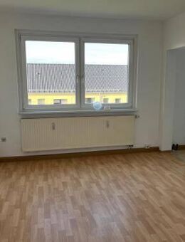 Frisch renoviert, gemütlich und für Sie zum Einzug bereit! Schicke 1-Raum-Wohnung im 2. OG in 02627 Wurschen zu vermi... - Weißenberg