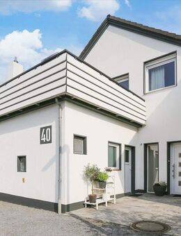 Löhne-Mennighüffen: Großzügige und sanierte DHH mit kleinem Garten, sonniger Dachterrasse und EBK - Löhne