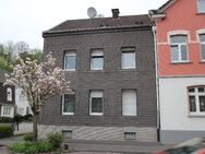 Renovierungsbedürftiges EFH mit 2 Wohnungen in zentraler Lage in Gummersbach - Derschlag - Gummersbach