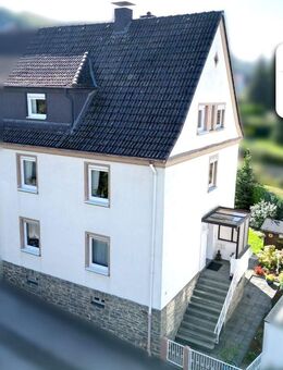 SCHADE IMMOBILIEN - Gemütliche Doppelhaushälfte mit Einliegerwohnung in attraktiver Wohnlage von Plettenberg! - Plettenberg