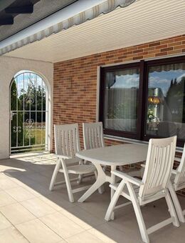 Bungalow mit Vollkeller und 2 Garagen in Bestlage von Burglengenfeld - Burglengenfeld