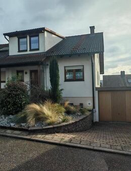 Familienfreundliche Doppelhaushälfte mit Garten und lichtdurchfluteten Räumen in Knittlingen - Knittlingen
