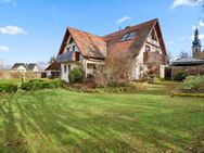 Luxuriöses Domizil! Exklusives Haus mit traumhaftem Garten und Poolanlage in ruhiger Lage - Thurnau
