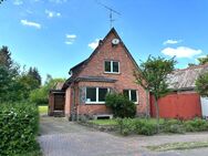 Kleines Haus mit Nebengebäude auf einem kleinen Grundstück - Bergen (Dumme)