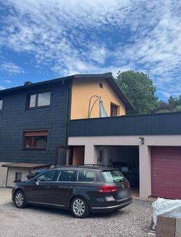 Doppelhaushälfte mit viel Platz und sehr viel Grundstück in toller Lage von Suhl - Suhl