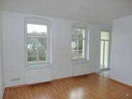Ruhige und schöne 2-Zimmer-Wohnung mit großem Balkon (Hofseite), Laminatboden & Badewanne - Chemnitz