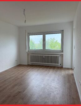 Neu renovierte 3-Zimmer-Wohnung mit Balkon und Garage - Ludwigsburg