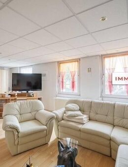 IMMOBERLIN.DE - Renovierungsbedürftiges Einfamilienhaus mit Nebengebäude & Garagen in familiärer Lage - Bernau (Berlin)