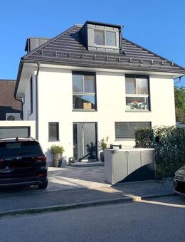 Exklusives Einfamilienhaus mit Pool, Einliegerbereich und energieeffizienter Technik - München