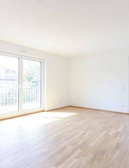 Elegante 3-Zimmer-Erdgeschosswohnung mit sonniger Loggia, neuer Einbauküche & Tiefgaragenplatz - Frankfurt (Main)
