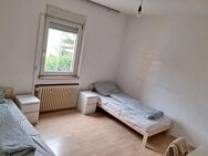 möbliertes WG-Zimmer mit WLAN, TV, Gemeinschaftsküche, geteiltem Bad/WC und Waschmaschine - Heilbronn