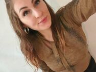 Krankenschwester (26) bietet Online-Service, Sexchat und versaute Bilder - Berlin