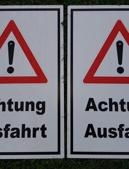 Schilder "Achtung!" - Zülpich