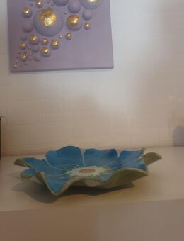 Farbenfrohe Ton Schale,in Form einer Blume. - Sulz (Neckar)