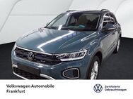 VW T-Roc, 1.0 TSI Life d113cx, Jahr 2023 - Frankfurt (Main)