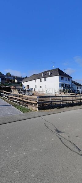 Schönes großes Bauernhaus/Pferdehof in idyllischer Höhenlage von Berglicht