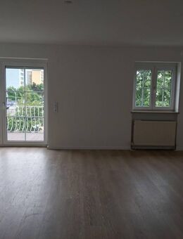 Moderne großzügige perfekt nach Süden ausgerichtete Helle Eigentumswohnung komplett neu renoviert mit neuer Nolte Einbauküche - Ingolstadt