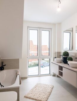 Nur noch eine DHH mit Wärmep., 5 Zi., 2 Bä.,Parkett, Lofttür, elektr. Jalousien, viele Extras ab 439.000 € - Nienburg (Weser)