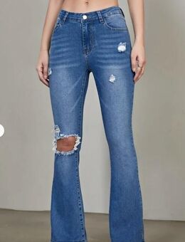 Damen Jeans mit kleinen Schlag und Rissen / Größen 26, 27, 28 / NEU - Marl (Nordrhein-Westfalen)