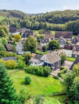 Kleines Schmuckstück auf großem Grundstück - Reichshof