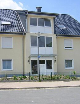 Gepflegete 3,5 -Zimmer Dachgeschosswohnung (Fahrstuhl) in Schloß Holte-Stukenbrock - Schloß Holte-Stukenbrock