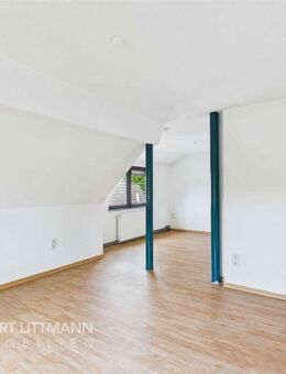 Dachgeschossidylle: 5 - Zimmer - Wohnung in Zweifamilienhaus.ruhiger Lage. - Bremen