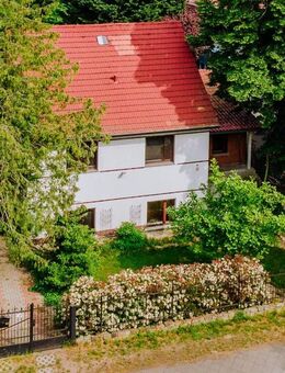 Keller, Separee, Rollläden, Einbauküche, moderne Bäder: Familienhaus zentral in Eichwalde - Eichwalde