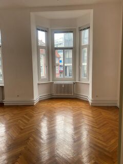 schöne 3-Zimmer Altbauwohnung in der Innenstadt im 1. OG