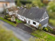 Großzügiges Zweifamilienhaus mit Lagerhalle! - Waldbröl