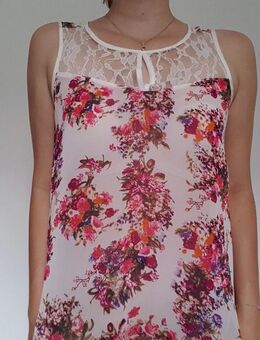 NEU * Bohème * Boho * Festival * Hippie * Style * Rosen * Blüten * Flower * Lace- Spitzen Einsatz * Baby- Doll Style * Ärmelloses * Seiden Chiffon * Blusen * Top "Jennifer Taylor" Gr. 36- 38/ S * rosè * pink * lila * weiss * - Riedlingen