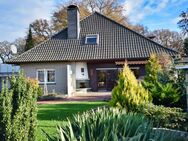 Traumhaftes Zweifamilienhaus mit großem Garten - Wagenfeld