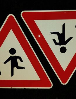 Schild "fußballspielende Kinder" - Zülpich